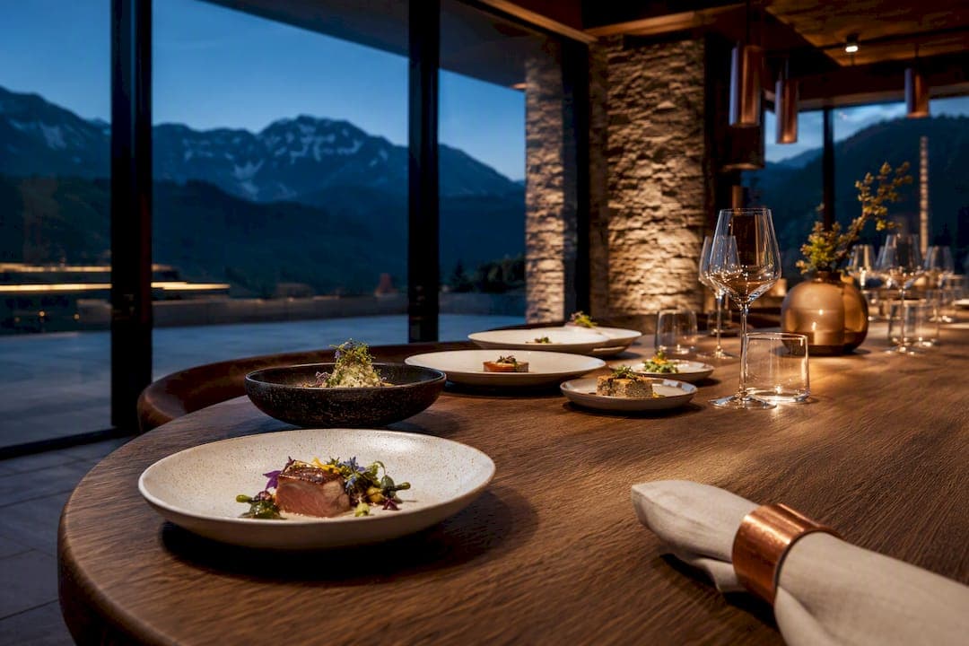 Meniu degustare românesc: ce să aștepți de la o cină fine dining în România