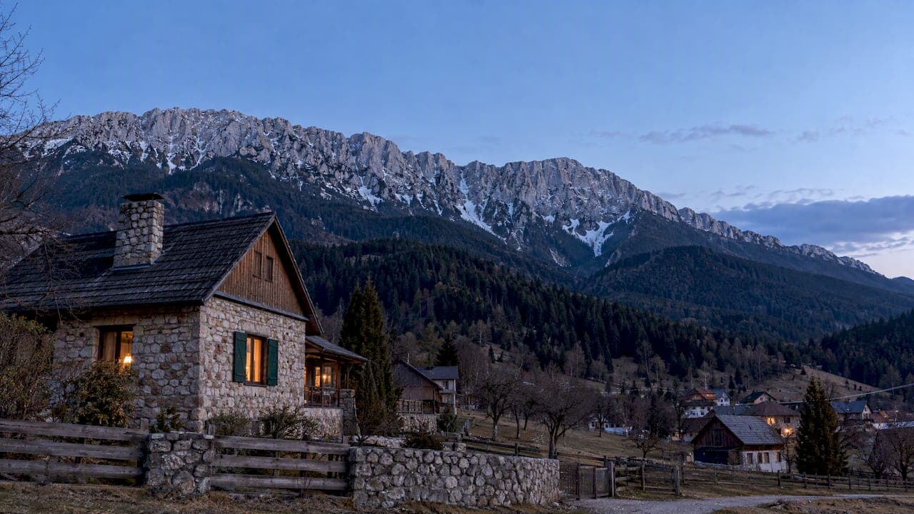 Sezonul ideal pentru Piatra Craiului: ce îți oferă fiecare lună